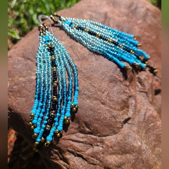 Ice Candy-Ice Blueberry silverlined light blue glass seed beads - Picture 5 of 5